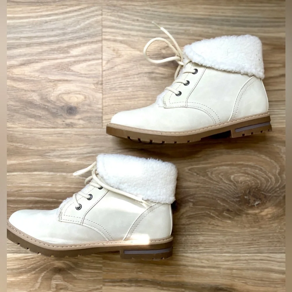Sonoma Women Winter White Boots, Size 6 M